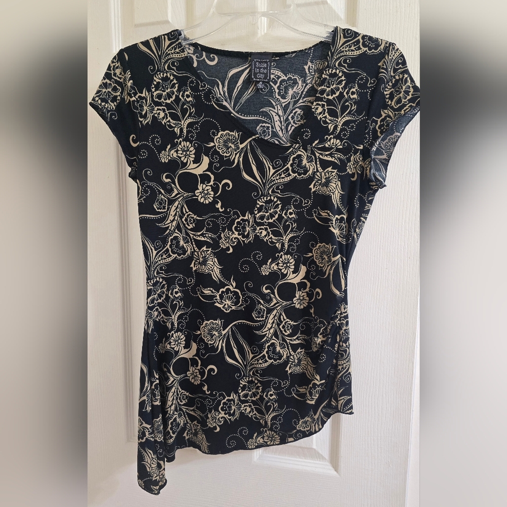 Susie In the City Black and Cream Floral Top
